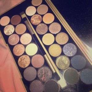 Selling Makeup Revolution palette